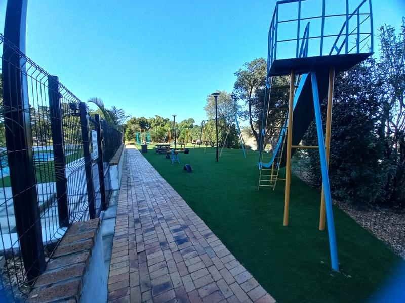 2 Bedroom Property for Sale in Loevenstein Western Cape